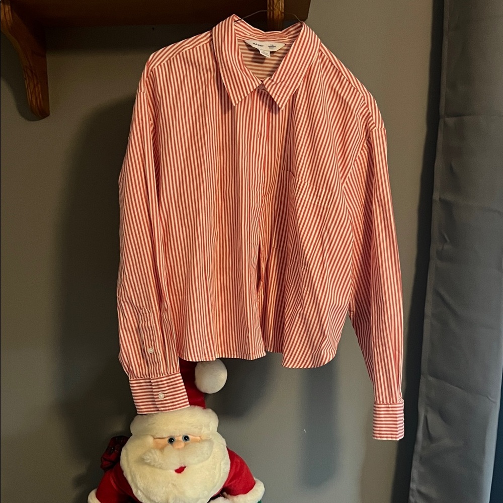 Old Navy red and White Striped Cropped Shirt
Large petite. Washed but never worn